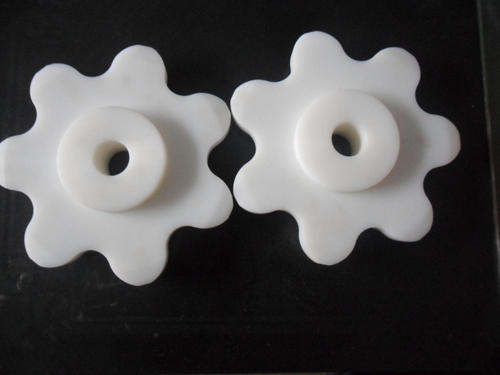 在(zai)啟動(dòng)(dong)減速(su)機(jī)(ji)構(gòu)(gou)中(zhong)尼龍(long)齒(chi)輪得(de)到(dao)了良好(hao)的用處